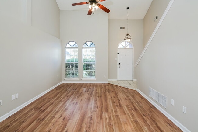 Photo - 9823 Dogwood Ct E