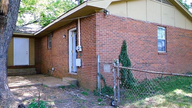 Photo - 4-BEDROOM + BONUS ROOM - Beautiful, Shady Residential Area