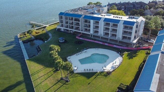 Building Photo - 351 Lakeside Ln Unit 305