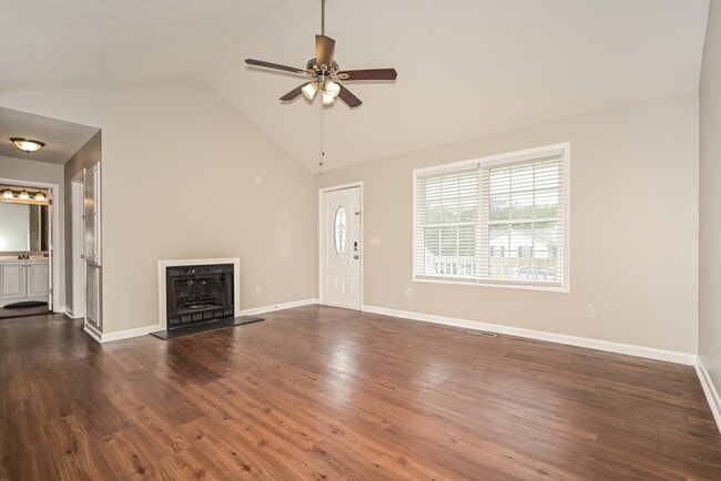 Photo - 581 Woodcrest Dr