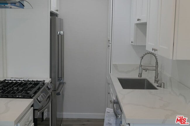 10836 Camarillo St Unit 2