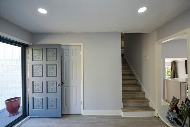 Photo - 643 Navarre Dr