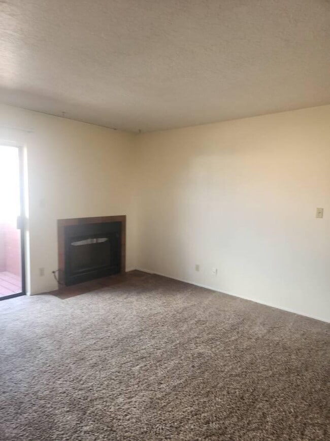 Photo - 2521 Chelwood Park Blvd NE