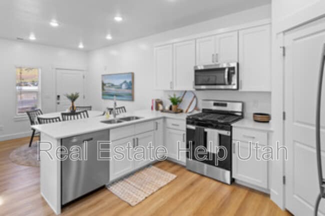 Photo - 285 W 1150 N