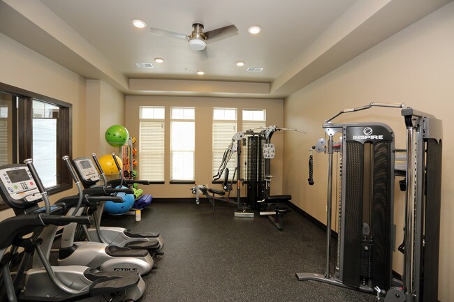 24/7 Fitness Center