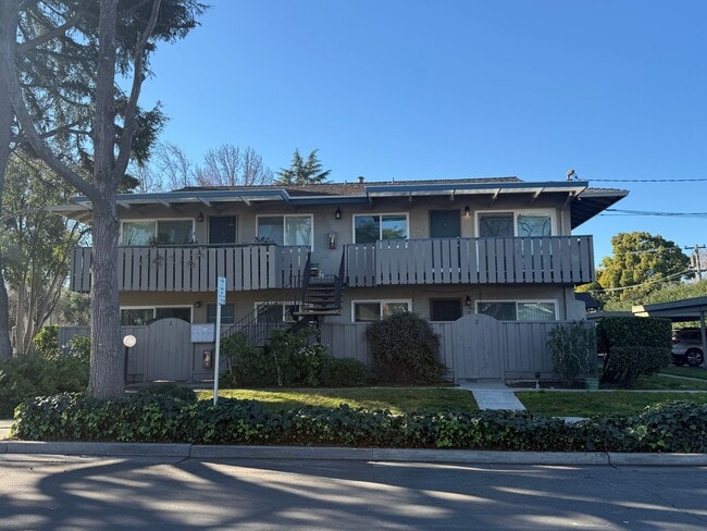 Building Photo - CAMBRIAN - Remodeled upstairs Unit 3