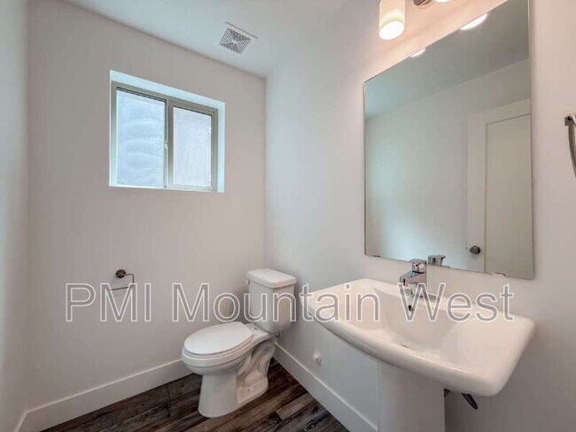 Photo - 506 W 2200 N