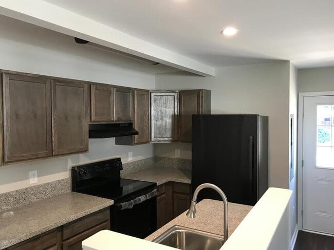 Photo - Beautiful 4 bedroom 2.5 bath townhome