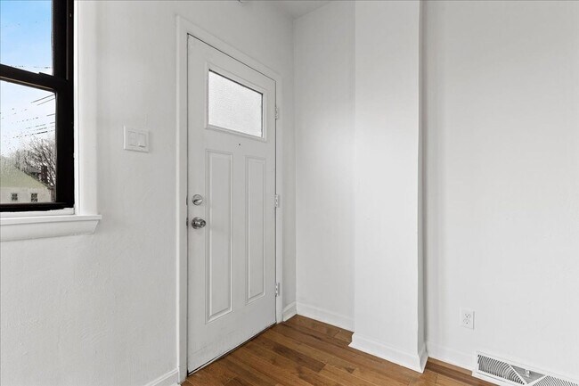 Photo - 1914-1918 B Street Unit 1914