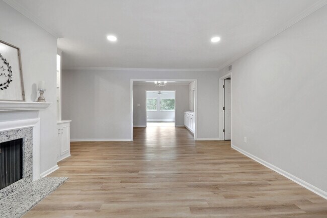 Photo - 60 Chaumont Square NW