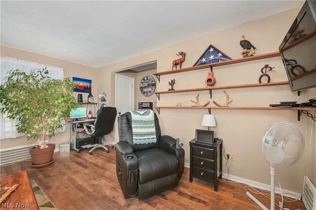 Photo - 1501 E 248th St