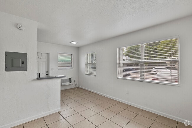 1BR, 1BA - 490SF - Living Room
