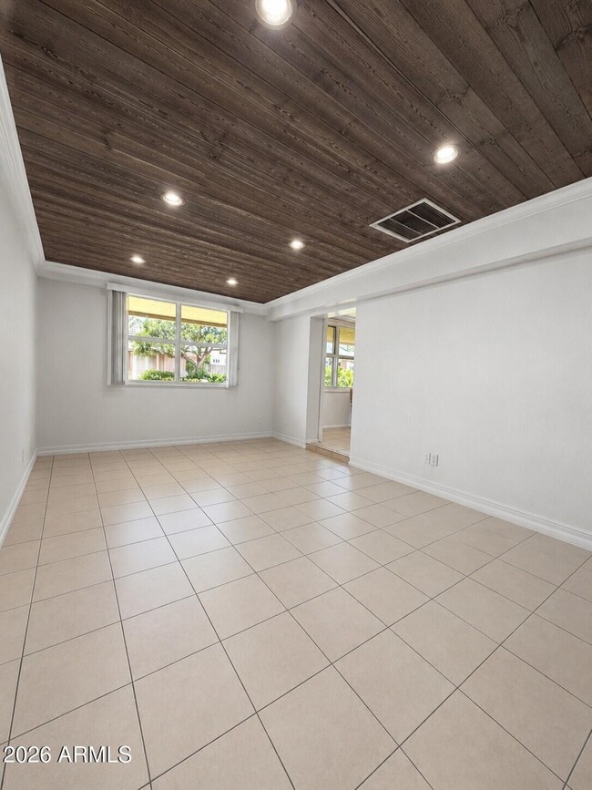 Photo - 5035 N 70th St