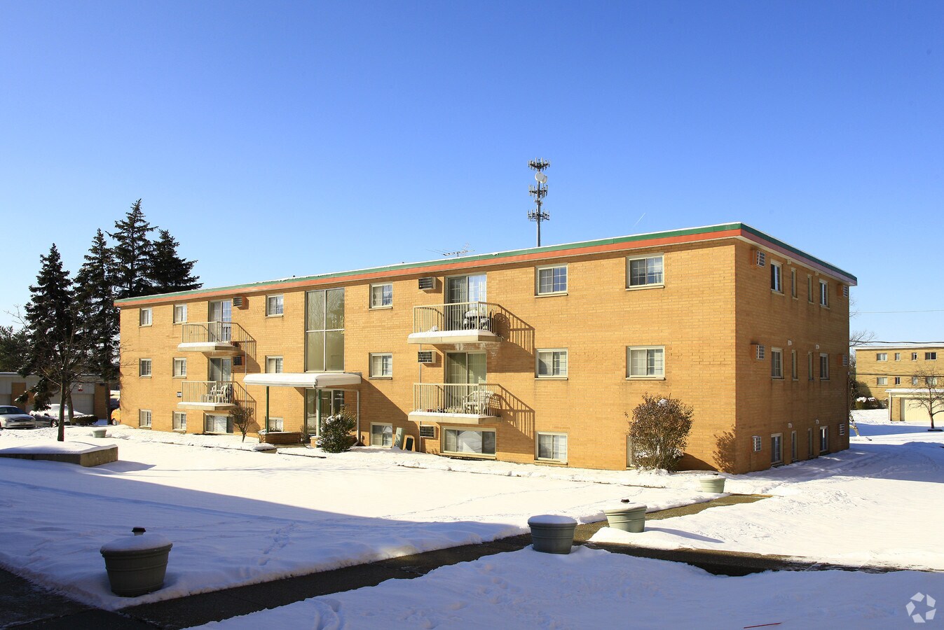 Royal Garden Apartments - Royal Garden Apartments