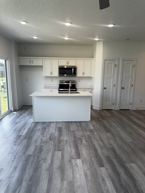 Photo - 619 NE Oak Ridge Dr