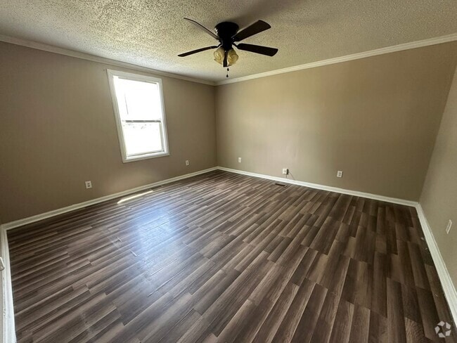 Building Photo - 742 S Morgantown Rd Rental