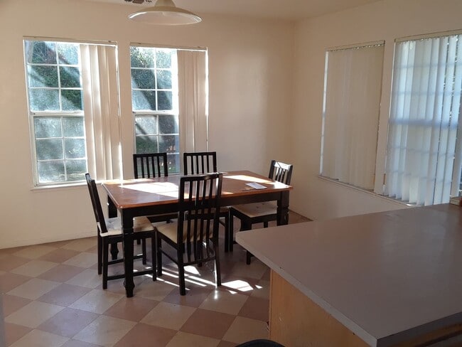 Photo - Nice 4 Bedroom Condo in North Davis