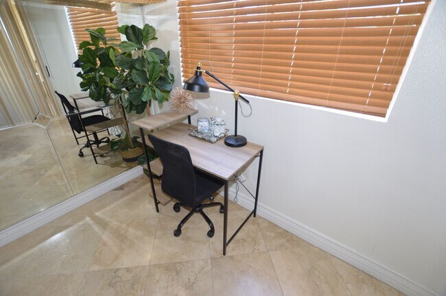 Photo - Newly Remodeled & Furnished Luxury Condo Rental near the Las Vegas Strip! Unidad 127