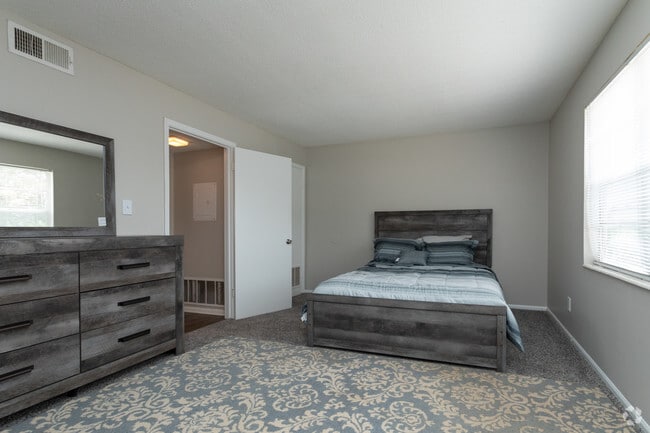 1BR, 1BA - 815SF