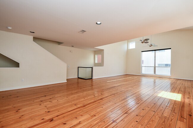 Photo - 824 Robin St