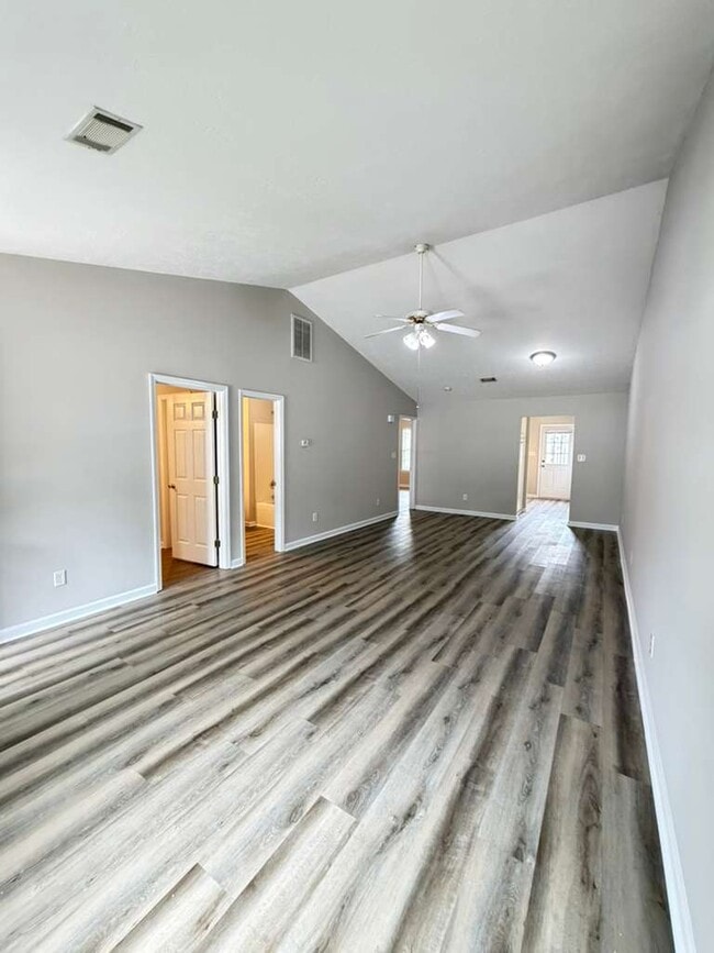 Photo - 901 Laurel Pl