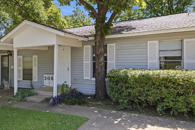Photo - "Charming 2-Bedroom Duplex in White Settlement!" Unidad B