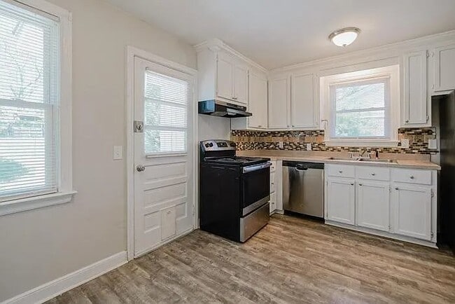 Photo - 1646 Oak St