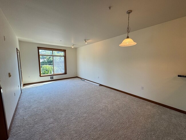 Photo - 910 Gladstone St Unidad 2