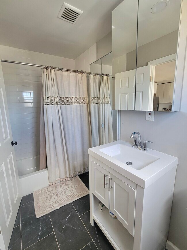 6119 Jefferson St Unit 3