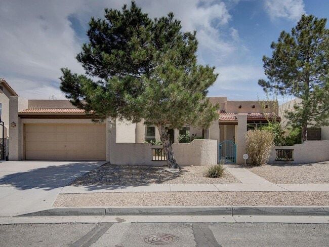 Building Photo - Contemporary 3 Bedroom 2 Bathroom Home Located In NW Albuquerque!