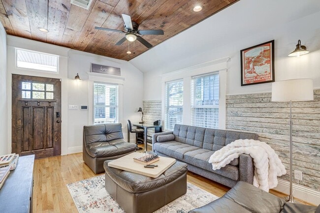 Photo - 1406 Edwards St