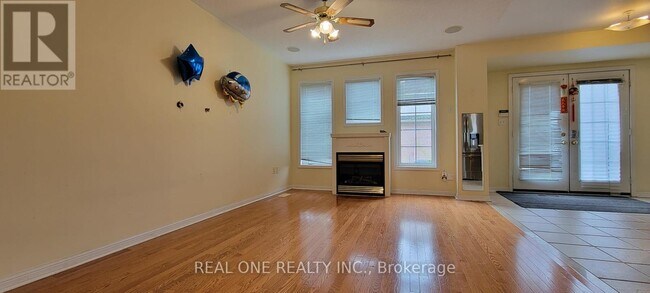 Photo - 749 Bur Oak Ave