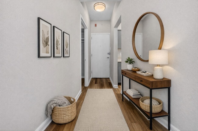 Photo - Pooks Hill Tower & Court