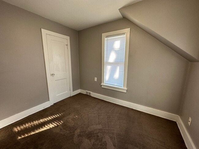 Photo - 1803 Portage St