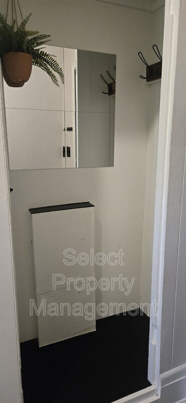 Photo - 7506 W Jefferson Blvd