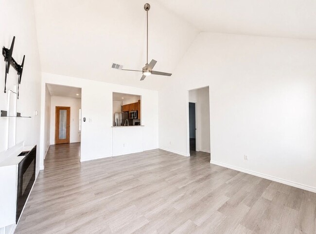 703 Perry Ave