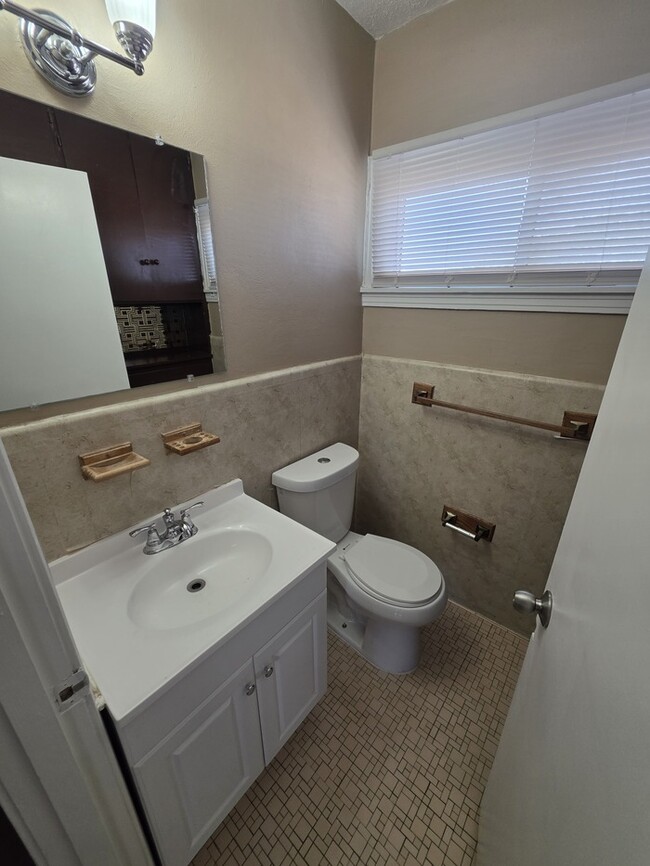 Photo - 3 bed 1.5 bath home, large backyard!