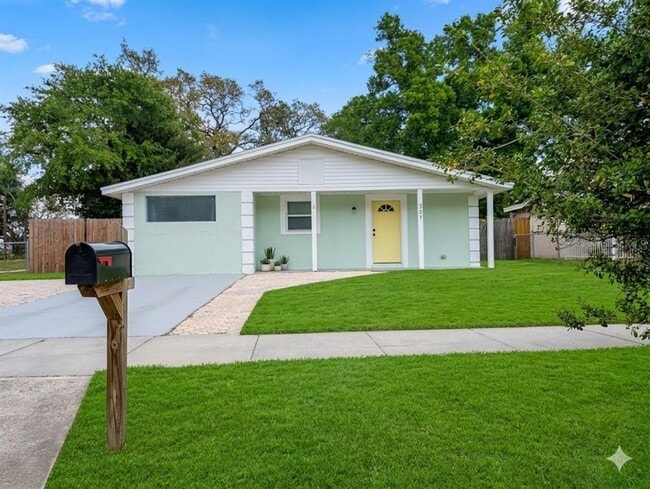 Photo - 307 W Woodlawn Ave