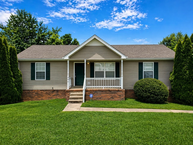 Building Photo - 3 Bed 2 Bath Spectacular Ranch Home