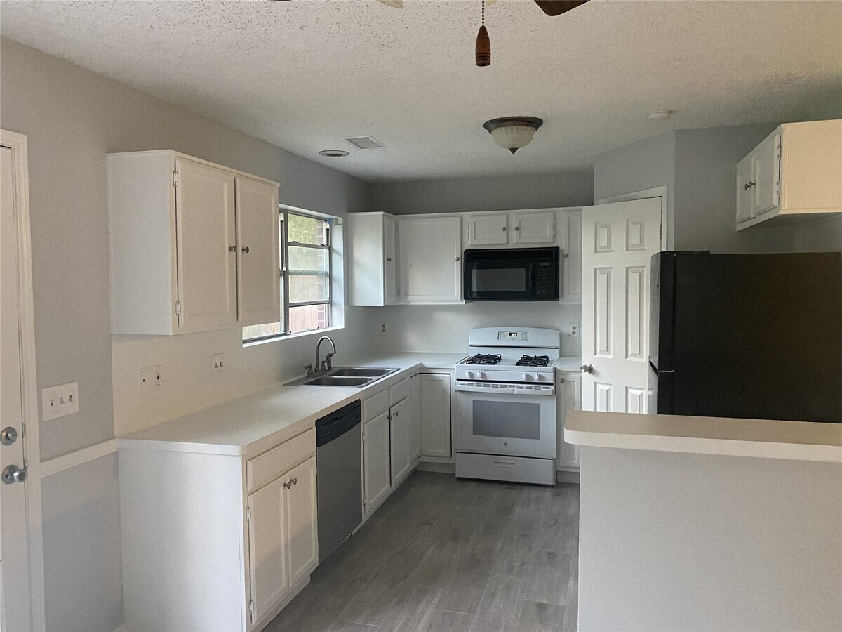 Photo - 18158 Holly Green Dr
