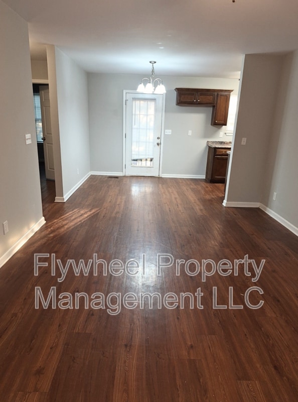 Photo - 2043 Leota St