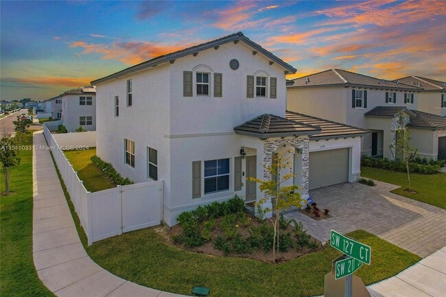 Building Photo - 12729 SW 211th St Unit 1 - apartment