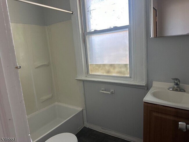 Photo - 98 Elm St Unidad 1