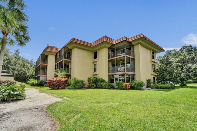 Building Photo - 200 Jacaranda Country Club Dr Unit 1b