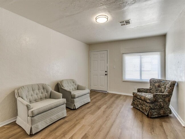 6114 Jacks Ave