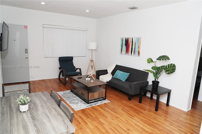 Photo - 215 Antilla Ave Unit 4