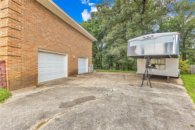 Photo - 140 Livingston Cir