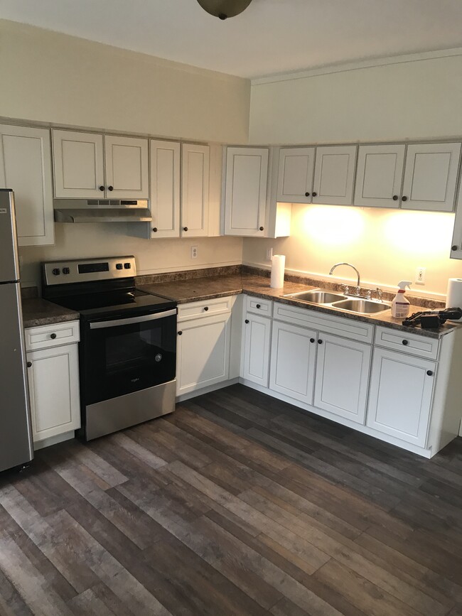 Kitchen - 455 Water W St