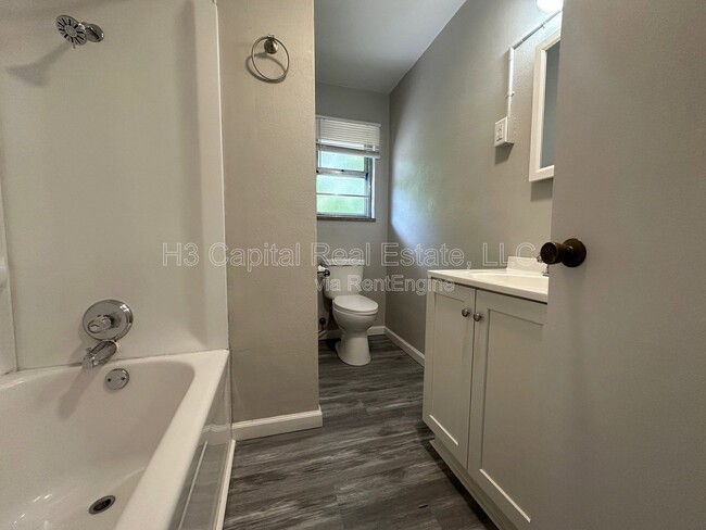 Photo - 219 N 48th St Unit 4