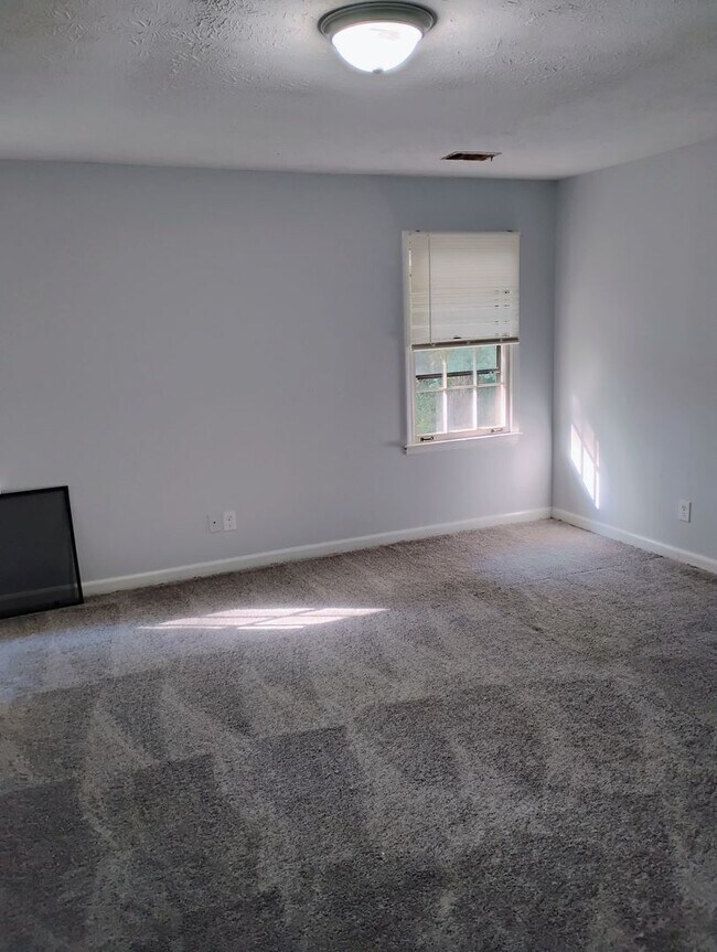 Completely Renovated 3 Bedroom/2 Bath Ador... House House Rental in